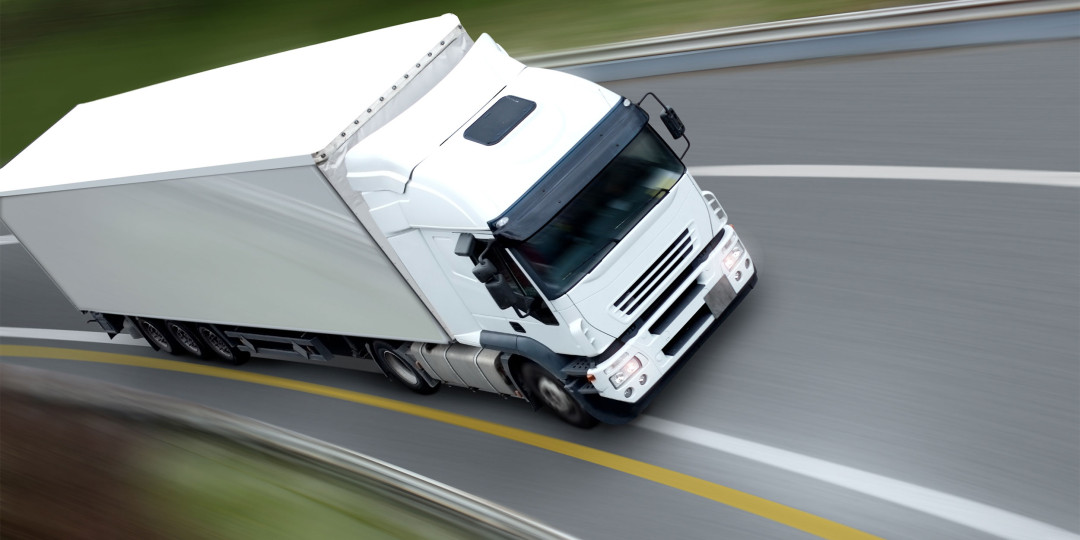 http://cargo2268.ru/wp-content/uploads/2015/09/White-truck-on-top-1080x540.jpg